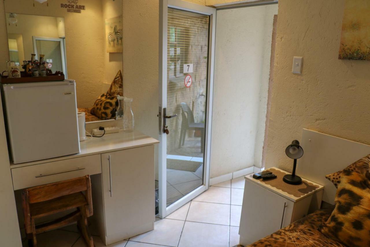 Rock Art Guesthouse Witbank Bagian luar foto